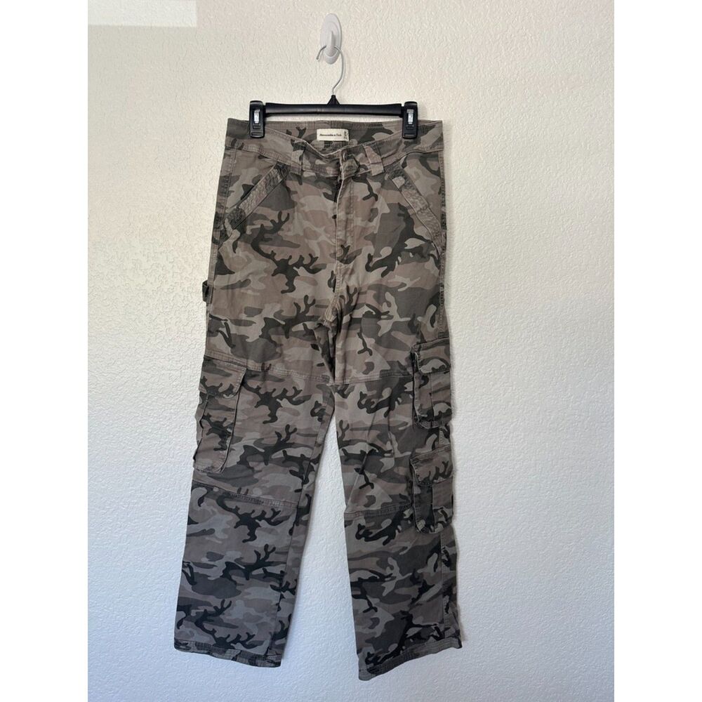Abercrombie & Fitch Camo Cargo Pants Size 30/10L - Picture 3 of 8